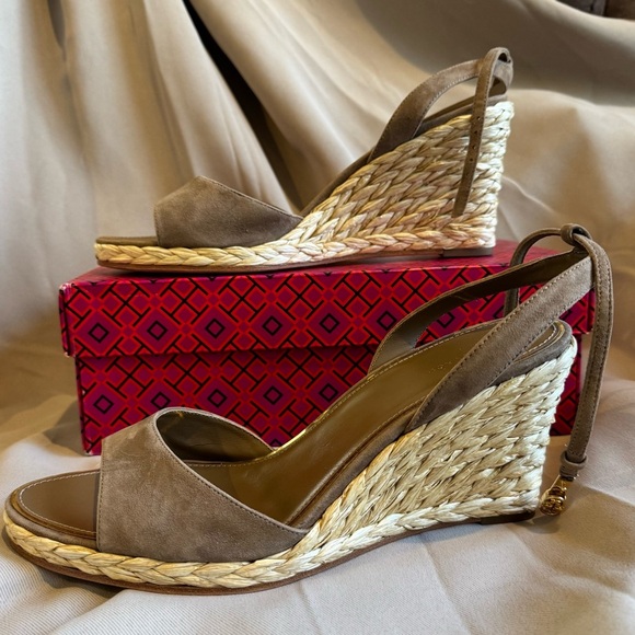 Tory Burch Women's Raffia Wedge Sandal Brown Wedge Leather Buckle Size 10.5 NIB - Picture 3 of 10